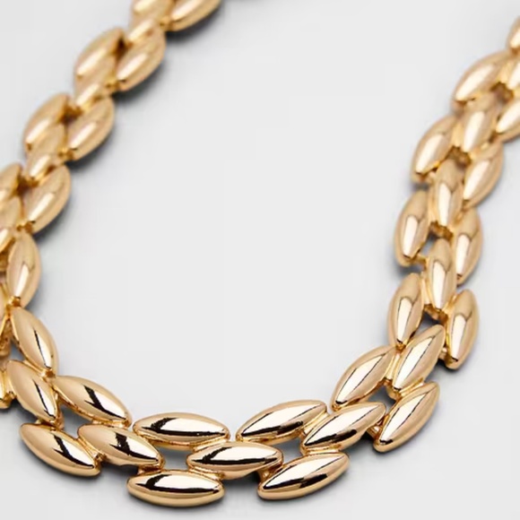 NWT Banana Republic Women's Statement Heirloom Necklace - Picture 2 of 8